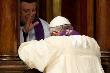 Pope_Francis_2_goes_to_Confession_during_a_penitential_celebration_at_St_Peters_Basilica_March_28_2014_Credit_LOsservatore_Romano_CNA_3_28_14