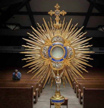 900x576xEucharistic-Adoration-900x576.jpg.pagespeed.ic.R9mW2edOkQ